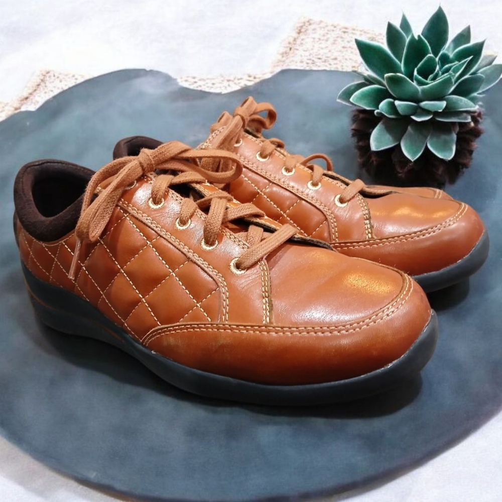 Anodyne Brown Leather Oxfords Womans Lightweight size 8 Quilted Cognac Lace Up